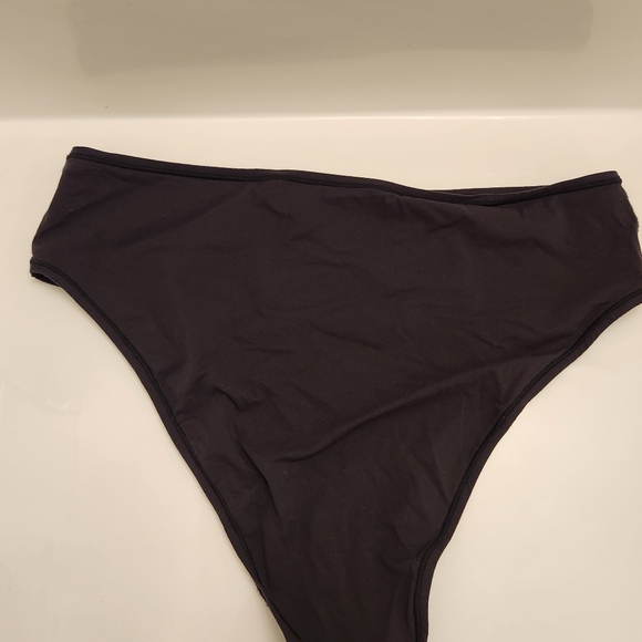 Skims Panties Size XL - Picture 3 of 3